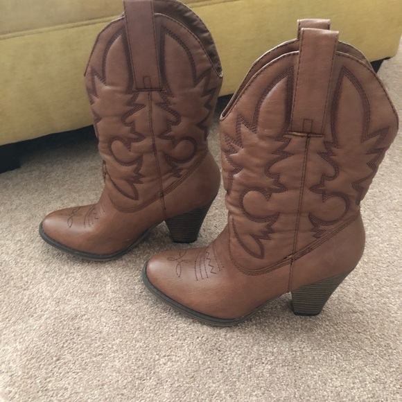 Western cowgirl BONGO Brown Heeled Boots Stylish Footwear - Picture 2 of 5